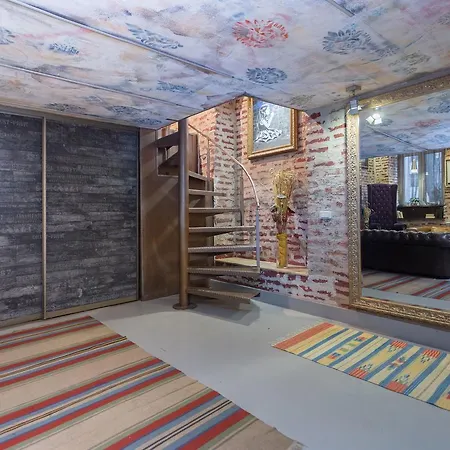 Apartment Loft On Karla Marksa