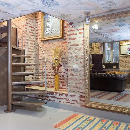 Loft On Karla Marksa *
